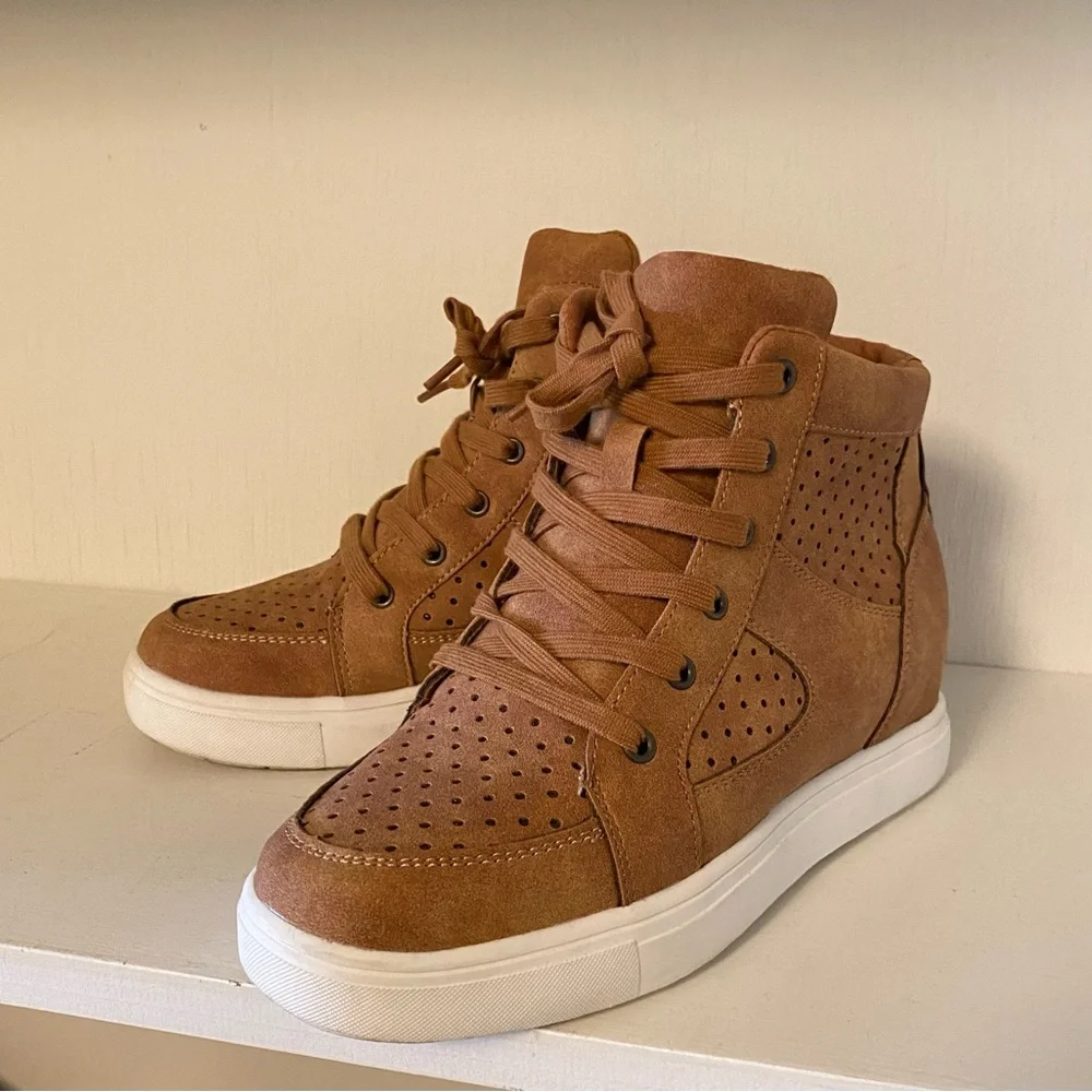 Womens Tan Wedge Sneakers - Fashion High-Top Casual